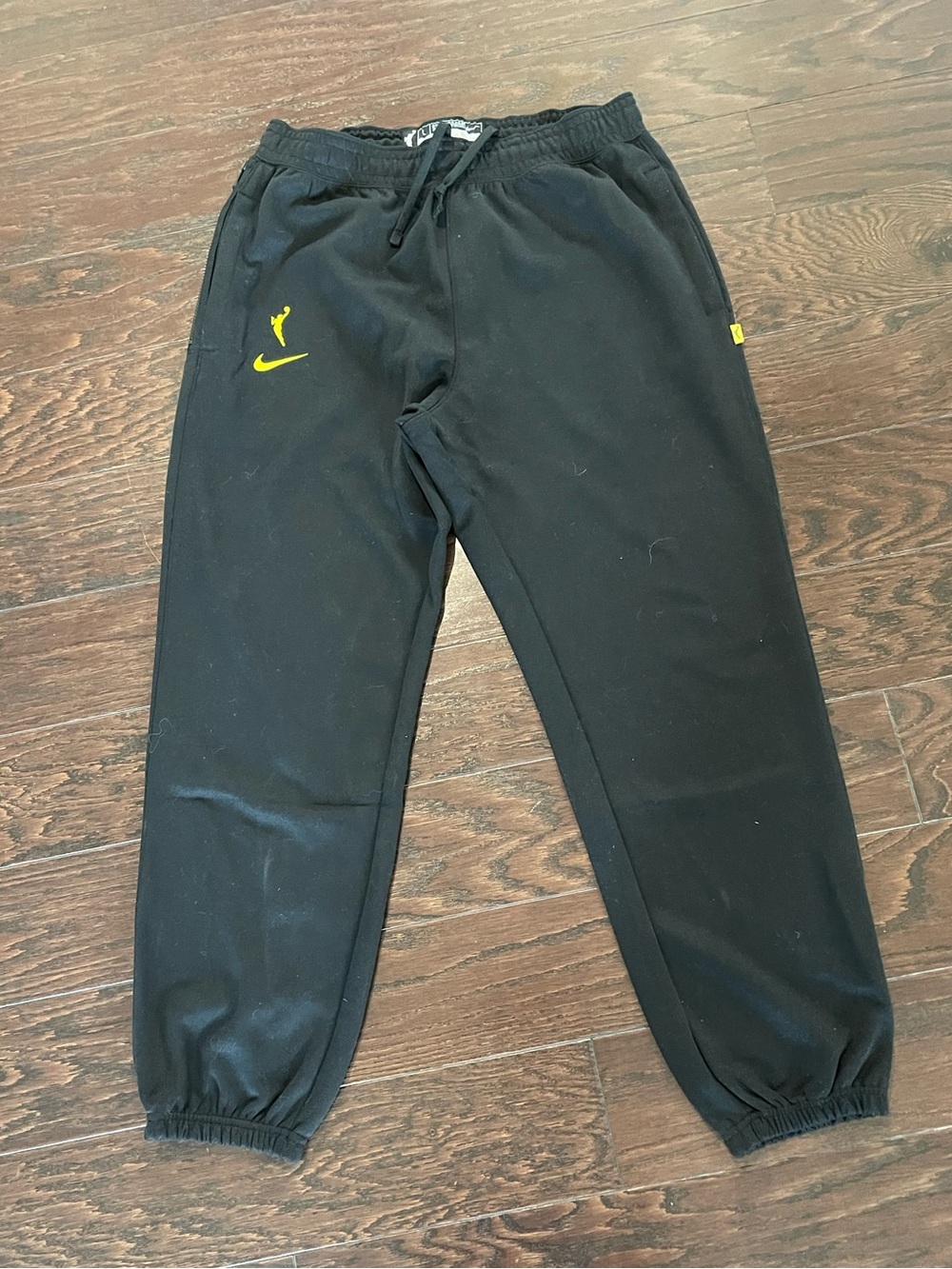 Nike WNBA Men Black Dri Fit Joggers  Size Large NEW Zip Pocket Athletic